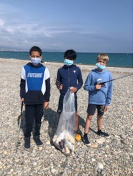 Ramassage de déchets sur la plage